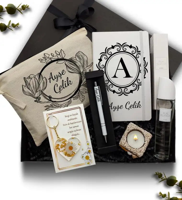 Kişiye Özel Kanvas Makyaj Çantası & Defter & Avon Kadın Parfüm & Anahtarlık & Mum & Kalem Hediye Seti - Artvin çiçek siparişi