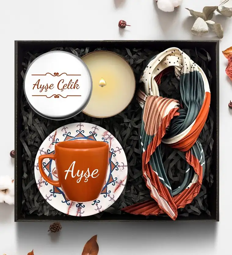 Kişiye Özel Kiremit Renginde Fincan & Fular & Beyaz Metal Mum Hediye Seti - Bitlis çiçek siparişi