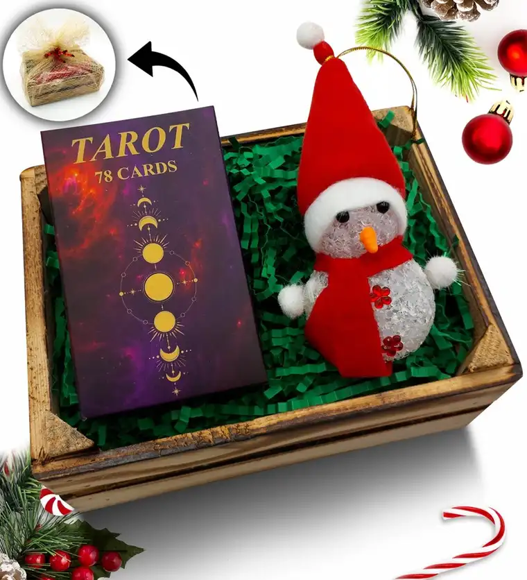 Mini Kasa İçerisinde Kardan Adam & Tarot Kartları Hediye Seti - Karabük çiçek siparişi