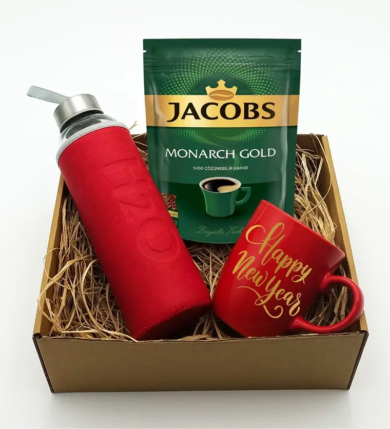 Yılbaşına Özel Happy New Year Temalı Kırmızı Kupa & H2O Kılıflı Cam Suluk & Jacobs Monarch Gold Kahve Hediye Seti (Model 2) - Karaman çiçek siparişi